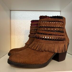 Mudd Brown Fringe Ankle Boots Size 8 Boho Western Studded Block Heel Cowgirl